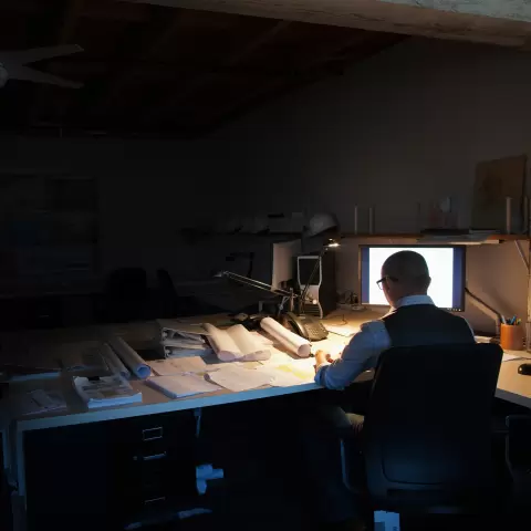 متى يُسمح للمواطن في المملكة بالعمل في وظيفتَيْن؟