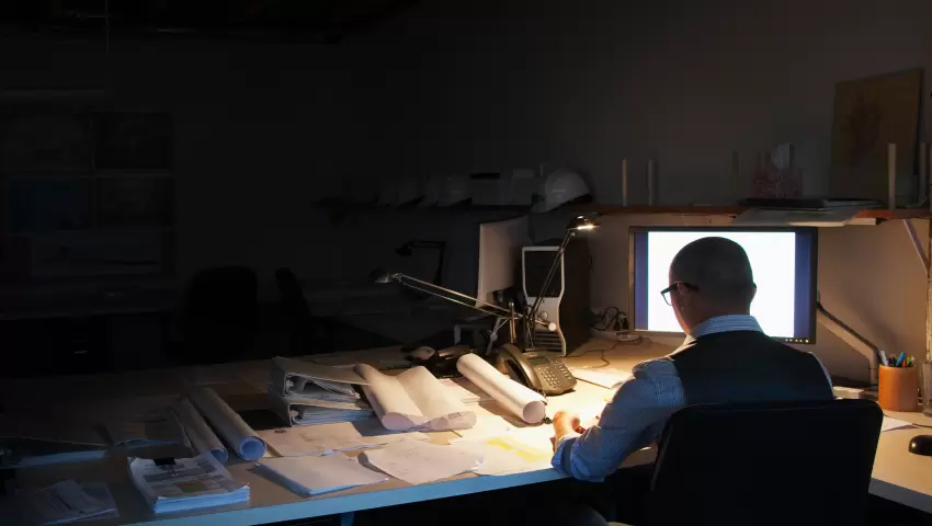 متى يُسمح للمواطن في المملكة بالعمل في وظيفتَيْن؟